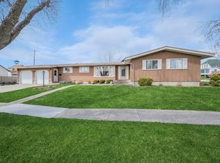 301 1st St, Keystone, IA 52249