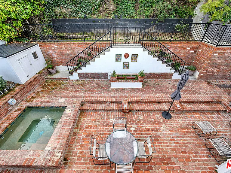 751 Westholme Ave — Photo 32