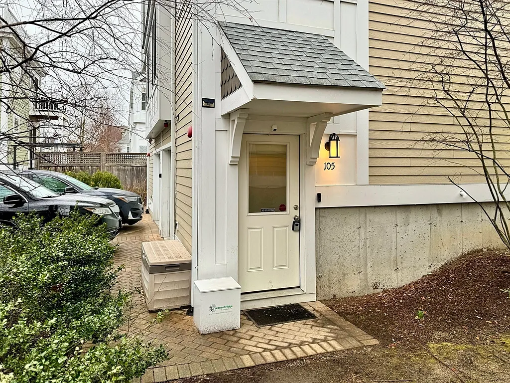 Building Photo - 105 Harvey St #105