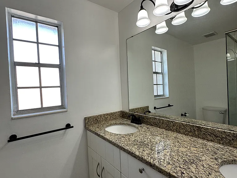 1661 Bartlett Ave — Photo 6