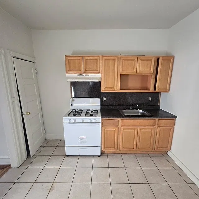 3 bed, 1080 sqft, $1,795 — Photo 2