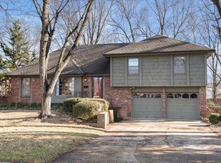 9109 Somerset Dr, Overland Park, KS 66207