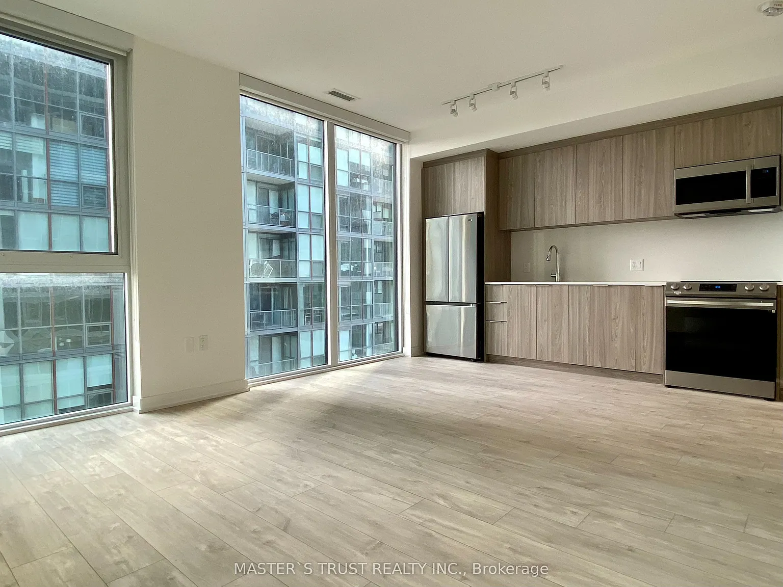 357 KING Condo — Photo 3