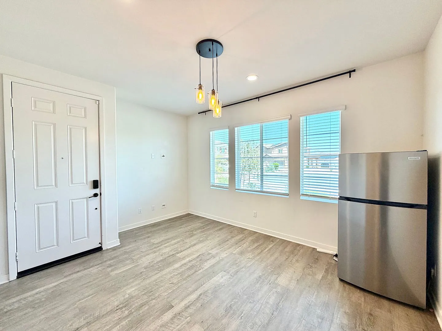 Stylish 1 Bedroom Casita Modern Comfort & Natural Light! — Photo 4