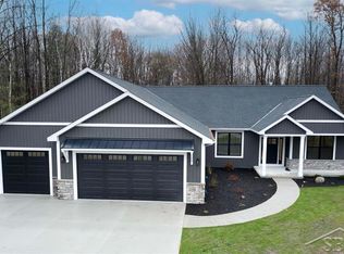 3555 E Douglas Dr, Midland, MI 48642