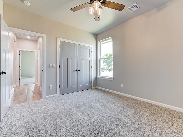 2728 Dunham Dr — Photo 40