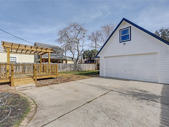 3rd image of 417 Cole St