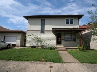 219 N Walnut St, Carmi, IL 62821