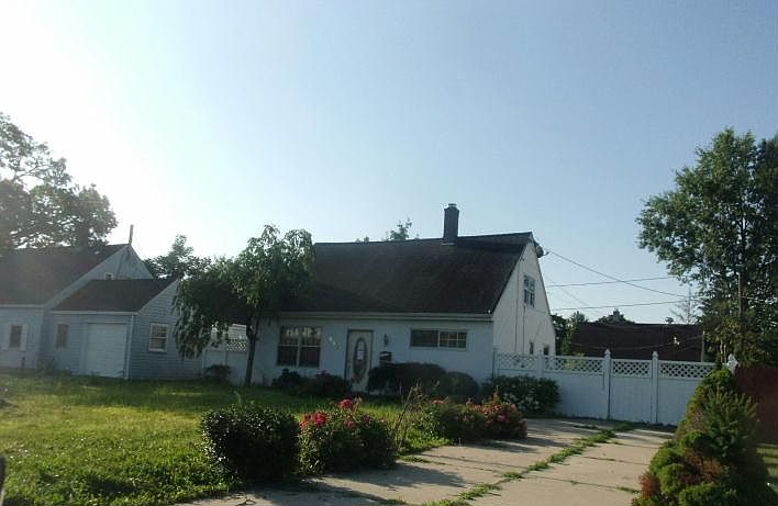 1st image of 652 Dryden St