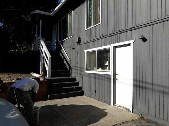3rd image of 4396 Crandall Ave