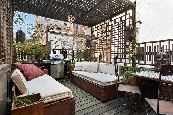 Sold by Douglas Elliman | media 15