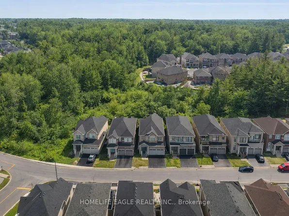 71 Woodhaven Ave, Aurora, ON L4G 3Y2