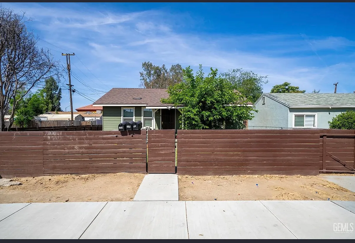 3 bed, $2,150 — Photo 1
