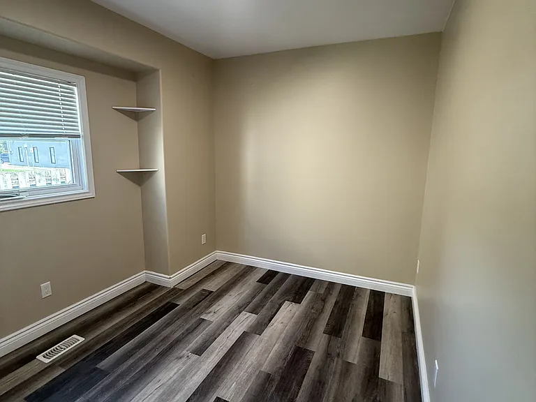 33 Concord Ave — Photo 4