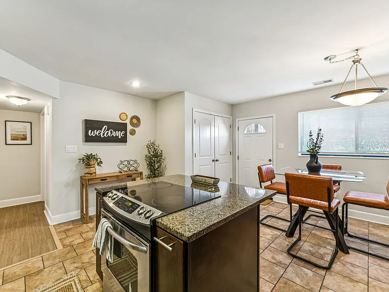 530 W 10th St #530 — Photo 7