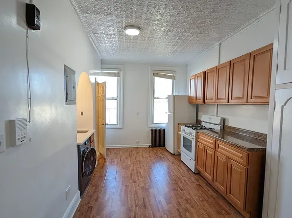 261 Devoe Street image 1 of 6