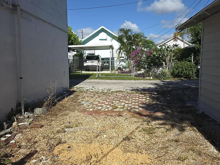 329 S M St — Photo 18