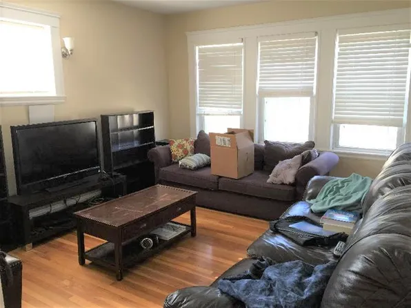 9 Arlington St, Somerville, MA 02145