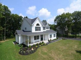 5 Newport Ct, Miller Place, NY 11764