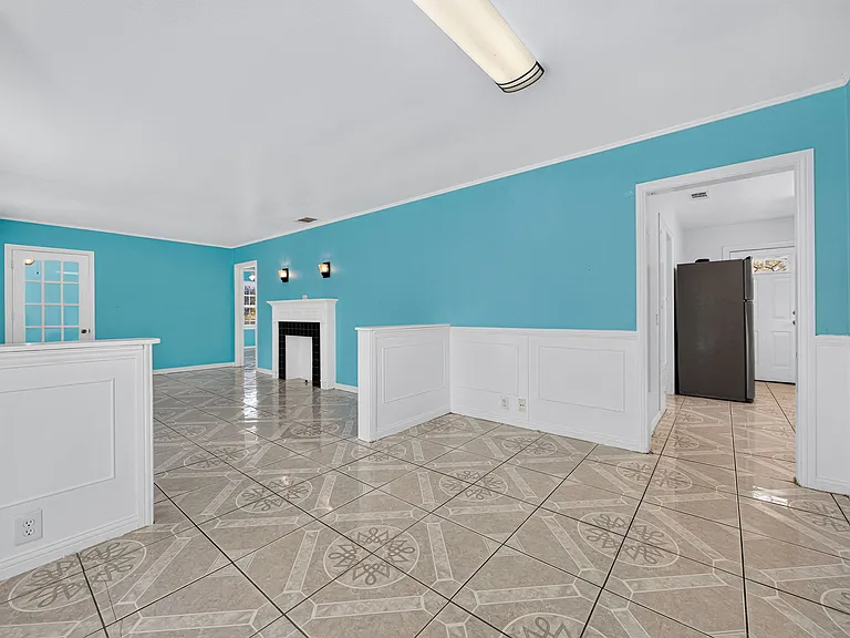 907 Buckalew St — Photo 5