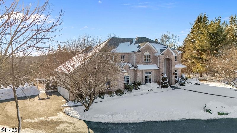 1st image of 4 Downing Ct