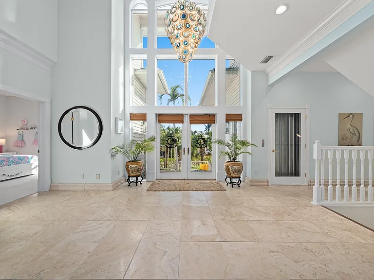 660 Anchor Dr — Photo 3