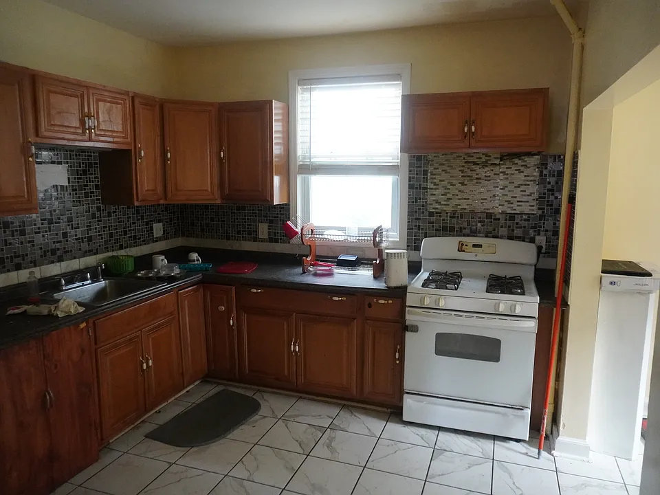 158 Allen Ave #1