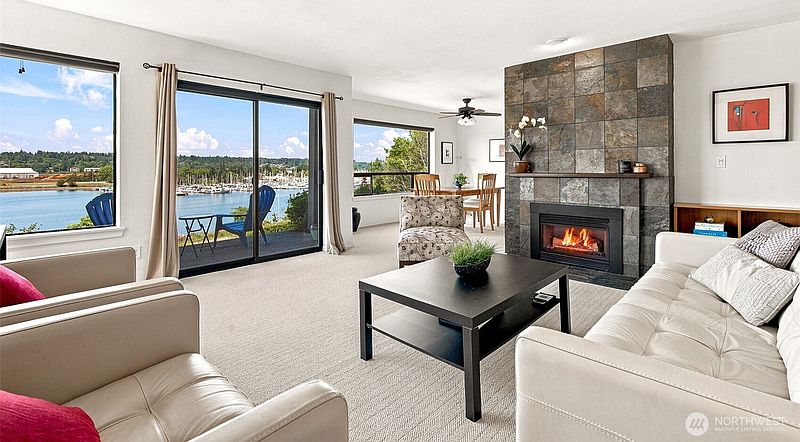 4th image of 920 East Bay Drive NE #2D-101