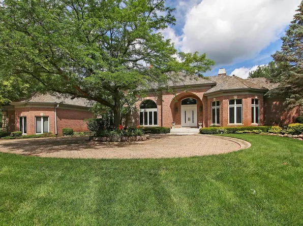 8 Woodhaven Dr, South Barrington, IL 60010