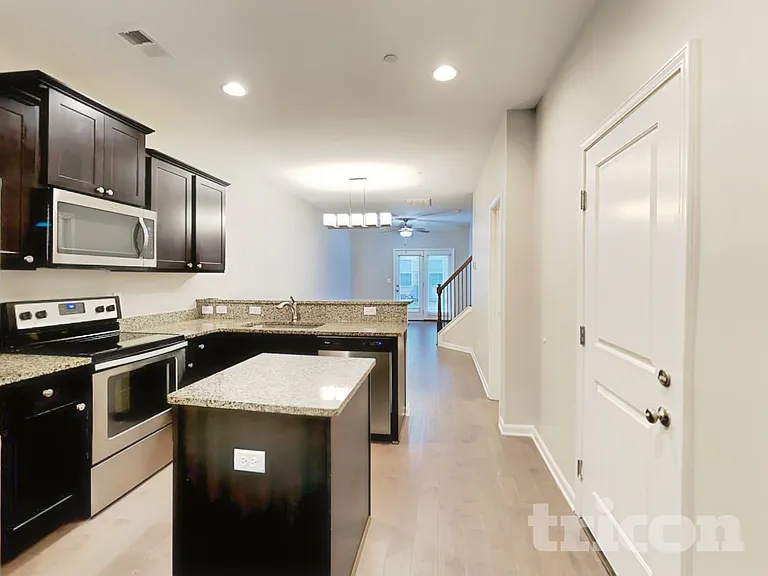 405 Riverwood Ct — Photo 5