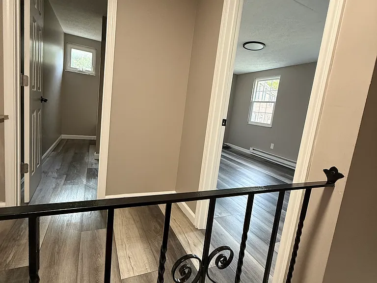 35 Sunnycrest Dr — Photo 8
