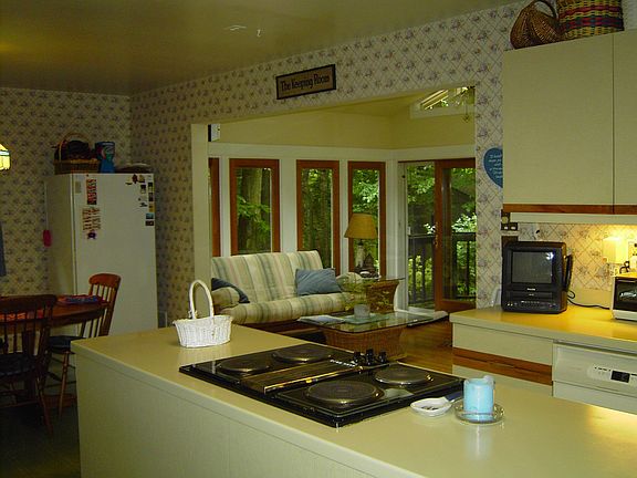 5th image of 9253 Eljames Dr