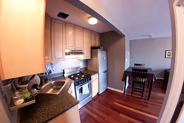 Rented by Cezanne Outlet LLC