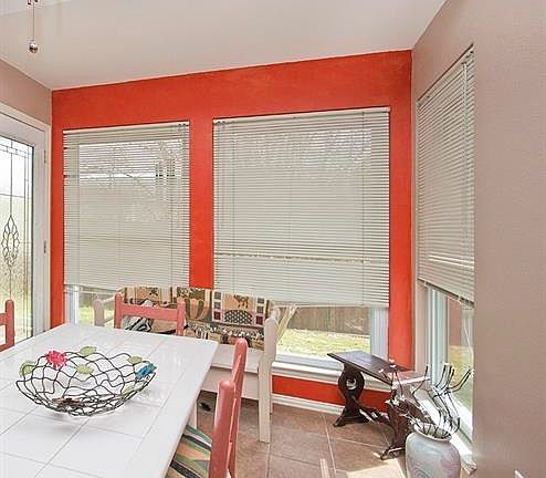 3rd image of 1810 Knob Hill Dr