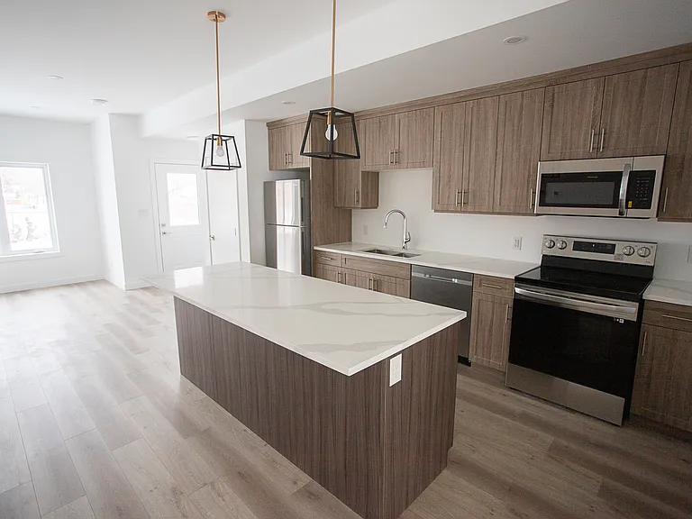 154 A Perth Ave #1 — Photo 6