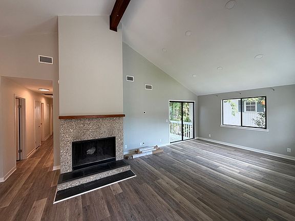 4th image of 237 Georgia St
