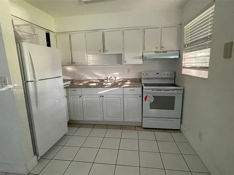 5200 NW 16th St #1 — Photo 1
