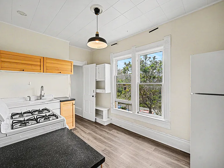 302 N Bannock St #B — Photo 3