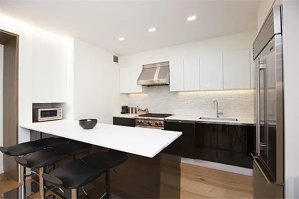 Sold by R New York | media 11