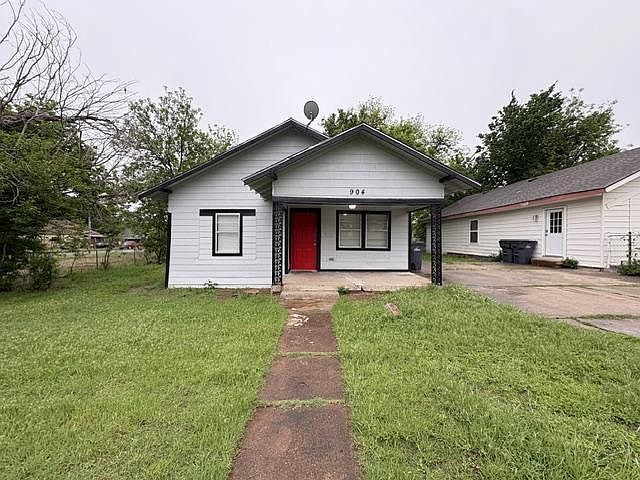 1st image of 904 SW G Ave