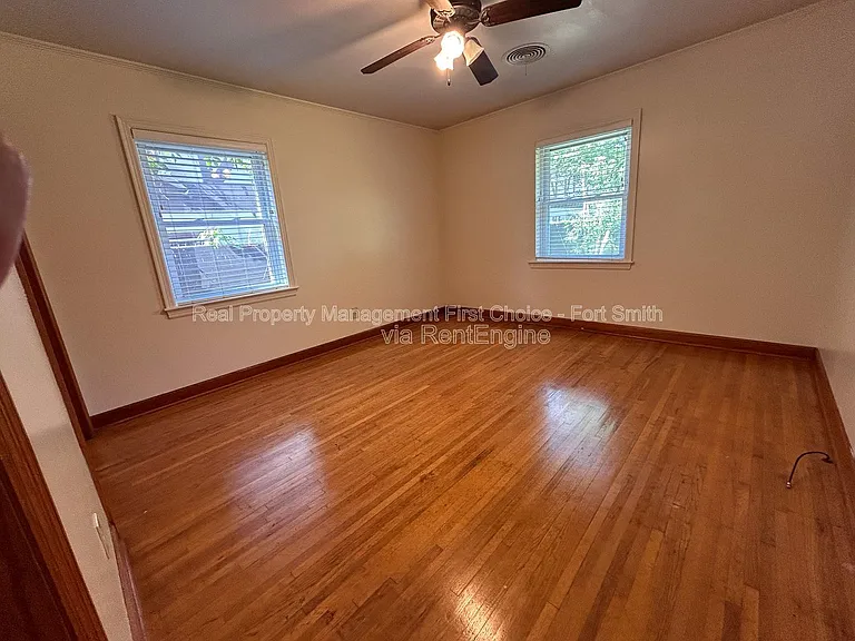 1306 S 41st St — Photo 27