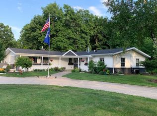 104 Sugar Tree Ln, Neenah, WI 54956