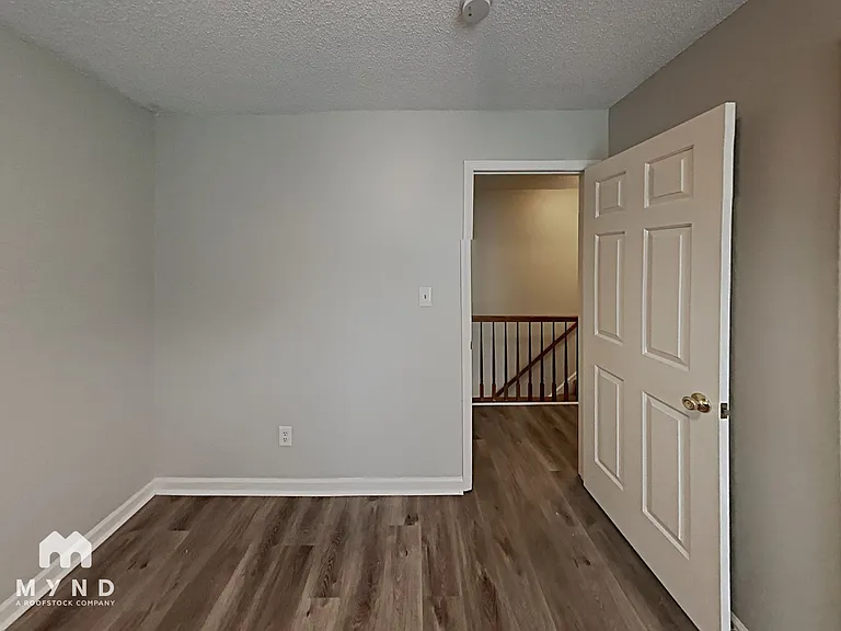 2200 Long And Winding Rd — Photo 16