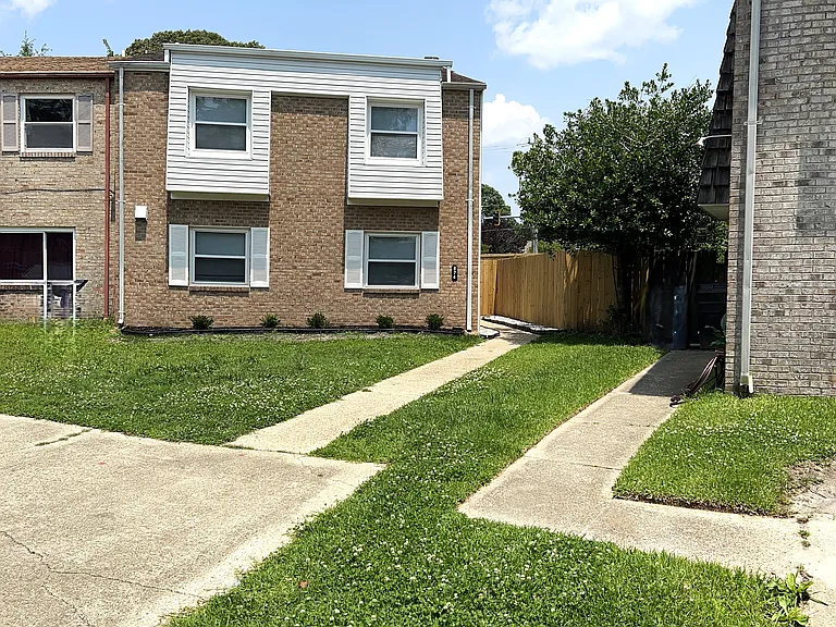 874 Jamestown Landing Rd — Photo 2