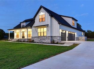 231 Hacienda Pl, Dripping Springs, TX 78620