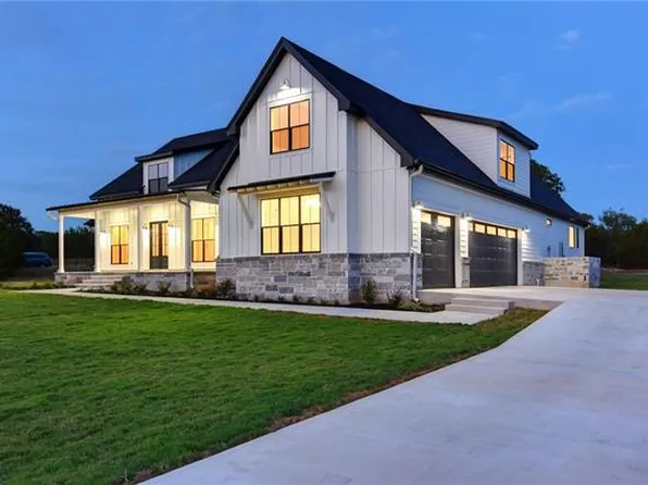 231 Hacienda Pl, Dripping Springs, TX 78620