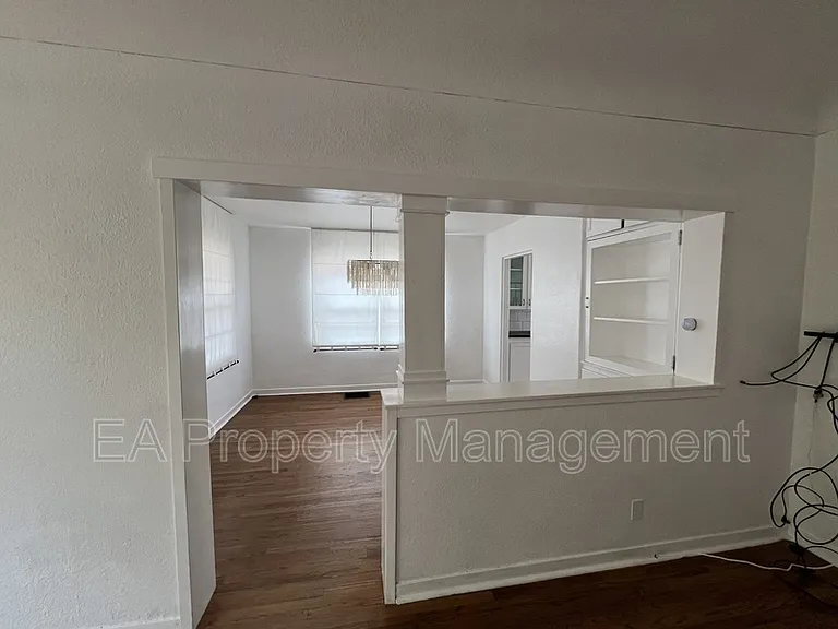 411 Wellesley Dr SE — Photo 4