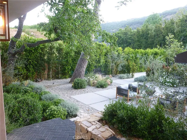 1094 Acanto Pl — Photo 4