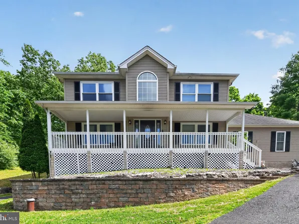 316 Reagan Dr, East Stroudsburg, PA 18301