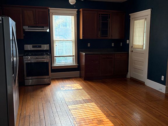 5th image of 804 W Howe St